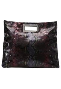 Rektangulär kuvertväska i texturerad läder med ett ormskinsmönster. Utrustad med metallicdetaljer och ett rektangulärt handtag upptill.