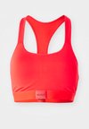 Topp - bright red