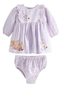 Vestido de bebé a cuadros en color lavanda con cuello fruncido, bordado floral, aplique de conejo y ratón, combinado con braguitas a juego.