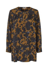 Blusa de manga larga en tejido arrugado con un patrón abstracto en marrón, negro y azul, que presenta un escote redondo y cierre delantero con botones.