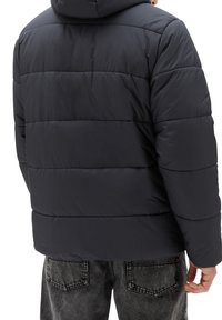 Vans Chaqueta de invierno - black