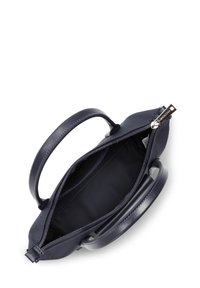 Borsa a mano in pelle blu navy con due manici, presenta un’apertura con zip, una texture liscia e un ampio interno in tessuto nero con tasche.