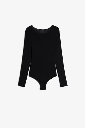 Czarny body z długim rękawem wykonane z miękkiego materiału, z zaokrąglonym dekoltem, dopasowanym krojem i zapięciem na zatrzaski na dole.