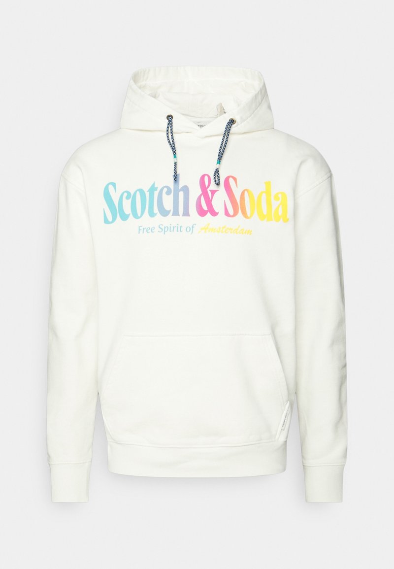 Valkoinen huppari, jossa on nyöritettävä huppu, etutasku ja värikäs "Scotch & Soda" -teksti. Pehmeää kangasta, jossa ribbikudokset hihoissa ja helmassa.