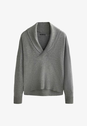 Sivi džemper sa širokim šalom, dugim rukavima i skraćenim rubom. Tkanina izgleda mekano i glatko, sa rebrastim detaljima na manžetama.