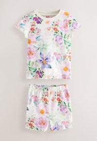 Conjunto de pijama de manga corta hecho de tela ligera. Presenta un estampado floral con tonos rosas, púrpuras, naranjas y verdes. Cintura elástica en los pantalones cortos.