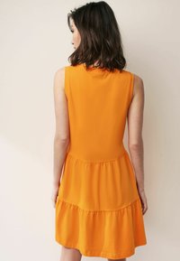 Next SLEEVLESS REGULAR FIT - Trikoomekko - orange