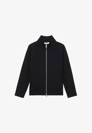 Čierna bunda na zips s vysokým golierom, dlhými rukávmi, bočnými vreckami a hladkou textúrou. Vyrobená z mäkkej látky pre pohodlie.