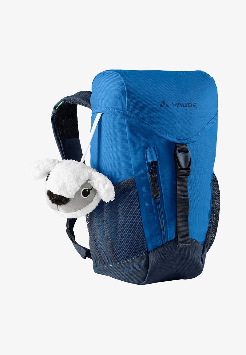Blauwe kinderrugzak met een pluche schaap sleutelhanger. Bevat gaas zijvakken, verstelbare banden en een ontwerp met een bovenflap.