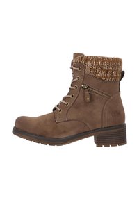 Botines de ante marrón con puño de punto, parte delantera con cordones, cremallera lateral y tacón bajo. Presentan costuras en contraste y detalle de logo.