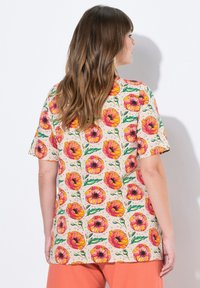 Ulla Popken SHORT SLEEVE POPPY - Camiseta estampada - pearl white