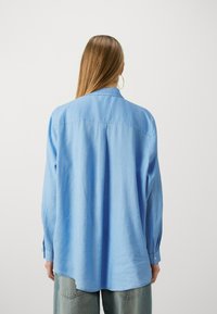 ONLY ONLTOKYO SHIRT - Chemisier - azurine