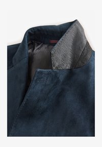 Ausgewählt, navy blue