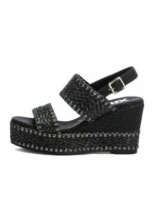 Sandali con plateau - black