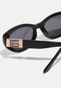 Guess Sunčane naočale - shiny black