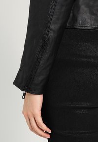 Selected Femme Nahkatakki - black