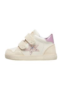 Sneaker v krémové barvě vyrobený z semišových a kožených materiálů. Obsahuje dva suché zipy a třpytivou růžovou hvězdu na boku.