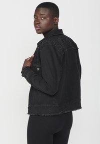 Koroshi Džinsa auduma jaka - black