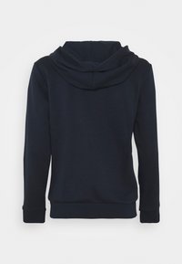 Sweat à capuche bleu marine à manches longues, poignets et ourlet côtelés, vu de dos sur un fond neutre.