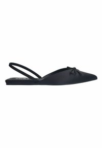 Ballerine noire à bride arrière, avec un design à bout pointu, une surface mate texturée et un petit nœud en accent à l'avant.