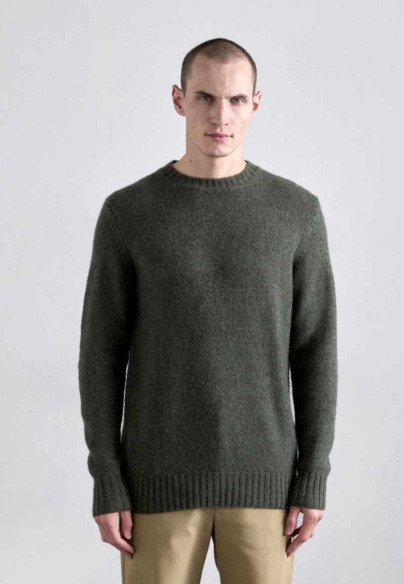 NN.07 Stickad tröja - khaki