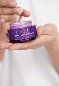 Clinique SMART CLINICAL REPAIR WRINKLE CORRECTING CREAM - Dagkrem