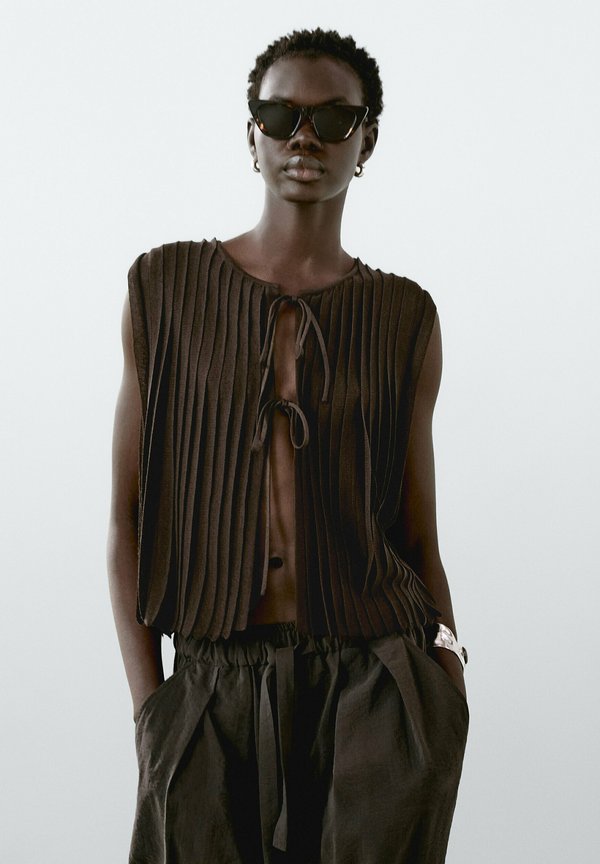 WITH TIE AND PLEATED DETAIL - Waistcoat