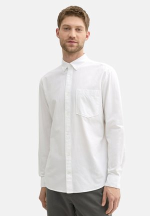 REGULAR FIT MIT BRUSTTASCHE - Hemd - white