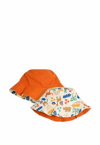 Due cappelli a secchi: uno arancione uniforme, l'altro con uno sfondo beige che presenta motivi colorati di animali e piante. Tessuto di cotone, visiere larghe.