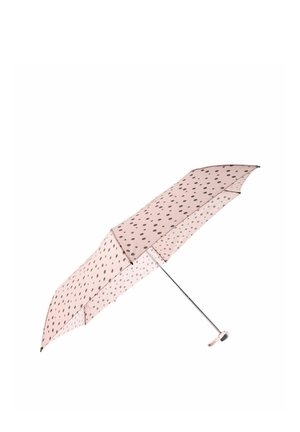 Różowy kompaktowy parasol w czarne kropki, metalowy trzonek i zakrzywiona rączka, pokazany w pełni rozłożony na białym tle.