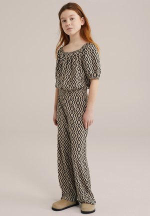 Completo due pezzi nero e beige con motivo, caratterizzato da un top corto senza spalline e pantaloni a gamba larga, arricchito da un design geometrico.