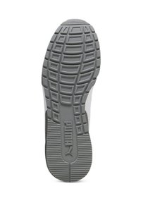 Graue Gummisohle mit geometrischem Profil und eingestanztem Puma-Logo in der Mitte auf weißem Hintergrund.