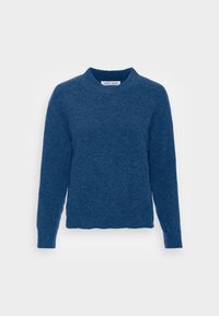 Pull à col rond bleu en tissu doux et texturé. Comprend des manches longues et une coupe décontractée avec un ourlet légèrement festonné à la base.