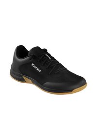 Schwarze Sportschuhe mit Obermaterial aus Mesh und Gummisohle. Zu den Merkmalen gehören Schnürsenkel, ein gepolsterter Schaft und eine kontrastierende Gummisohle.