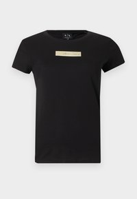 Μαύρο κοντομάνικο t-shirt με μικρό μπεζ ορθογώνιο ταμπελάκι στο κέντρο του στήθους που αναγράφει "Armani Exchange".