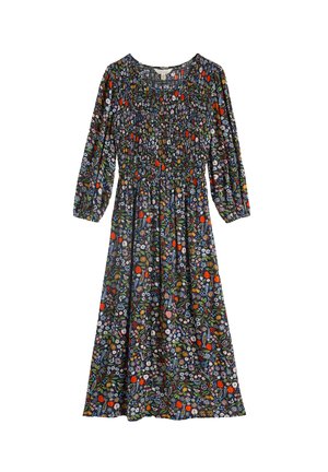 Robe à motifs floraux avec un fond sombre, corsage smocké et manches bouffantes trois-quarts. Fabriquée en tissu léger avec des couleurs vives.