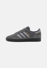 Unselected, grey six/grey three/core black