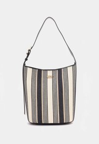 Gestreepte draagtas in crème en marineblauw, met een gladde textuur, een gebogen bovenkant en een schouderriem met gouden hardware detail.