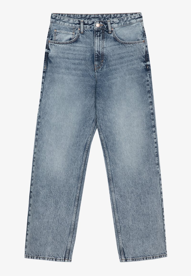 Jeans in denim azzurro chiaro con taglio a gamba dritta, cuciture visibili, design a cinque tasche e chiusura a bottoni in vita.