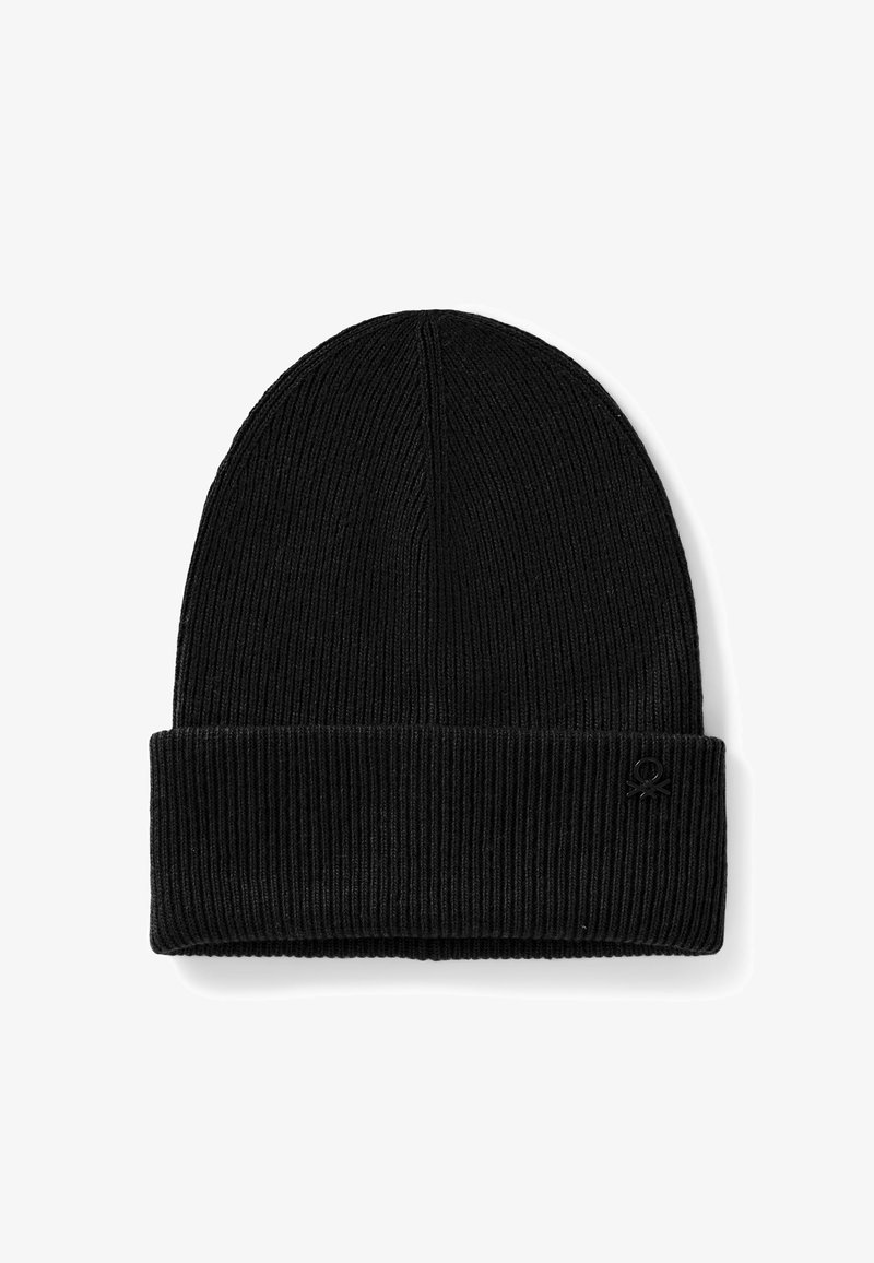 Beanie nero a coste con risvolto e logo del marchio discreto sul lato. Texture morbida, design aderente.
