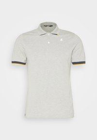 Polo shirt grigio chiaro realizzato in cotone. Presenta un colletto, tre bottoni e accenti blu navy e gialli sulle maniche. Piccolo logo sul petto.