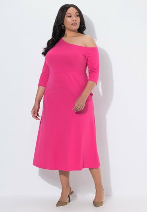 - Sukienka z dżerseju