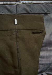 Oscar Jacobson DENZ  - Chino - green leaf