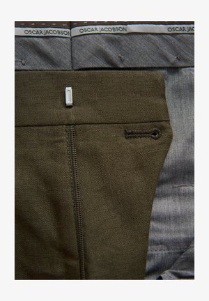 Oscar Jacobson DENZ - Chinosy