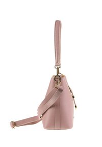 Roze leren handtas met een taps toelopende, cilindervorm. Voorzien van een lange schouderband, een gestructureerd oppervlak en accenten van goudkleurig hardware.
