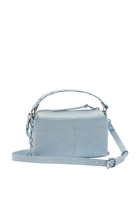 Jasnoniebieska skórzana torebka o prostokątnym kształcie, teksturowanym wykończeniu, górnym uchwycie i regulowanym pasku na ramię. Akcenty w kolorze srebrnym.