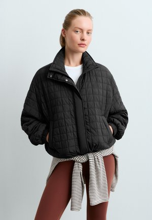 OYSHO, SHORT FELLEX® AEROGEL PADDED JACKET - Light jacket - black