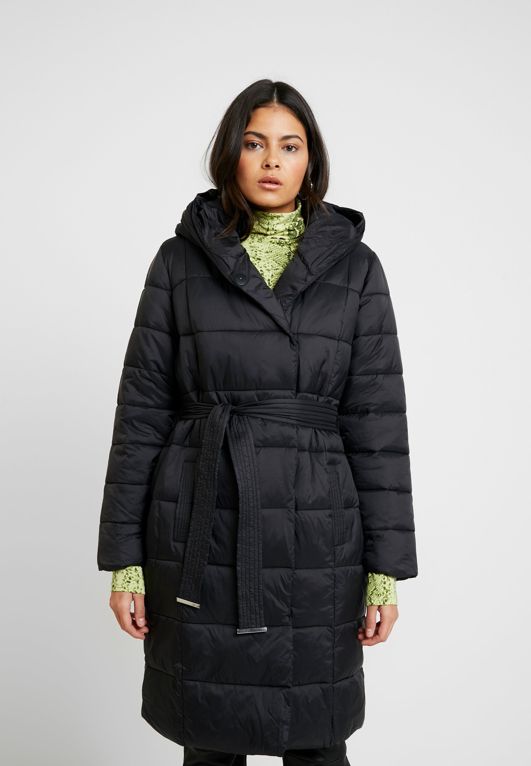 BELTED WRAP PADDED COAT Płaszcz zimowy black BELTED WRAP PADDED COAT Płaszcz zimowy black