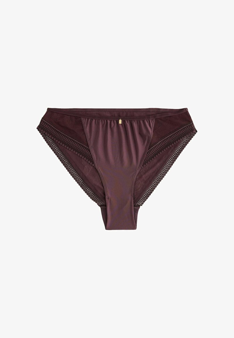 Panties bordeaux con pizzo, dalla texture liscia, a vita media e con una leggera lucentezza. Presentano decorazioni lungo i bordi.