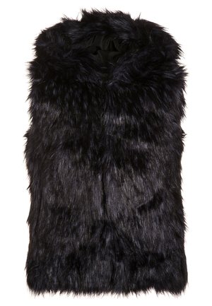 Czarna kamizelka z sztucznego futra z kapturem, charakteryzująca się długą, kudłatą teksturą i gładkim, wewnętrznym wykończeniem. Żadne zapięcia nie są widoczne.